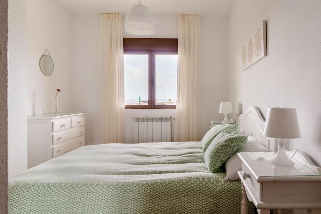 Casa De Las Flores - Apartamento Con Jardin Privado Frente A La Playa De Комільяс Екстер'єр фото