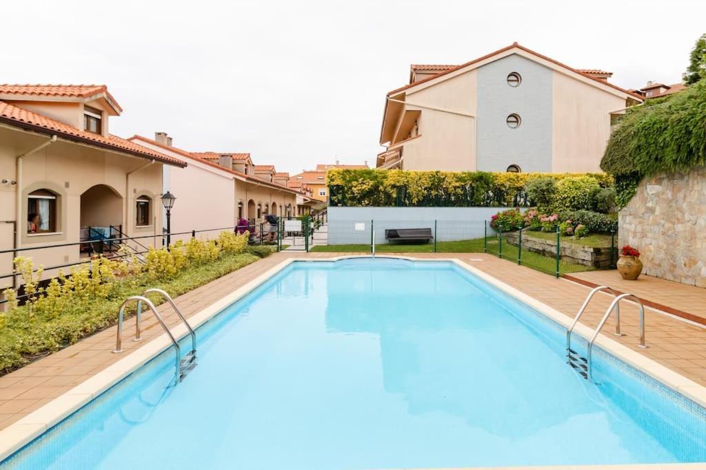 Casa De Las Flores - Apartamento Con Jardin Privado Frente A La Playa De Комільяс Екстер'єр фото