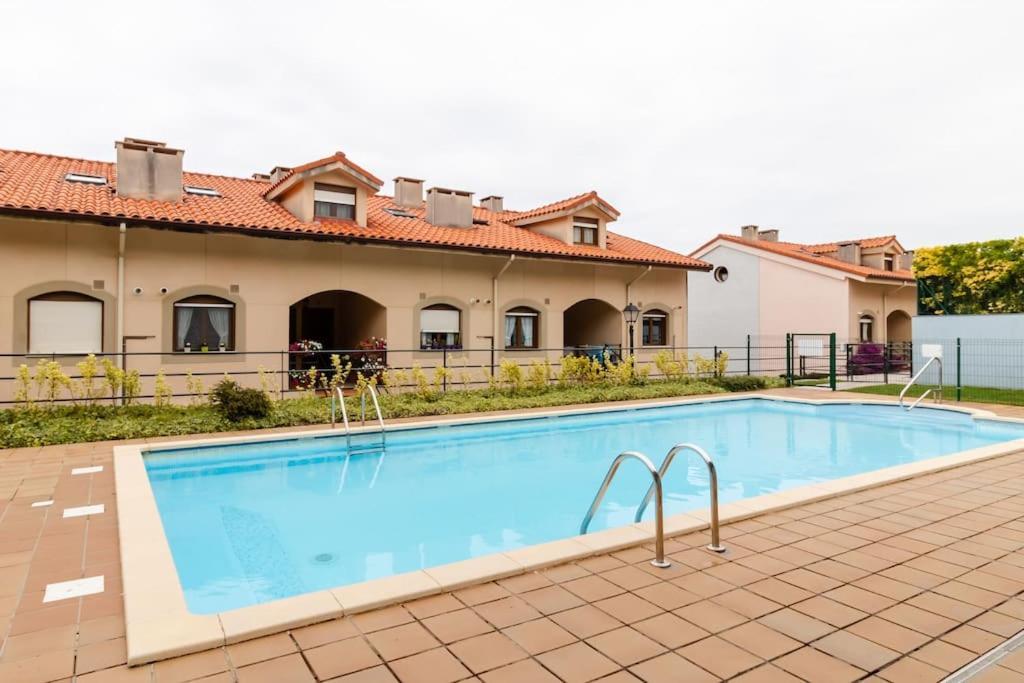 Casa De Las Flores - Apartamento Con Jardin Privado Frente A La Playa De Комільяс Екстер'єр фото
