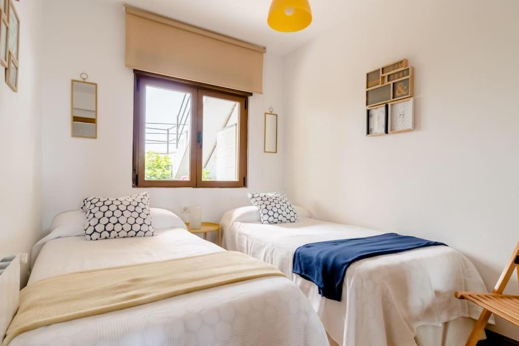 Casa De Las Flores - Apartamento Con Jardin Privado Frente A La Playa De Комільяс Екстер'єр фото