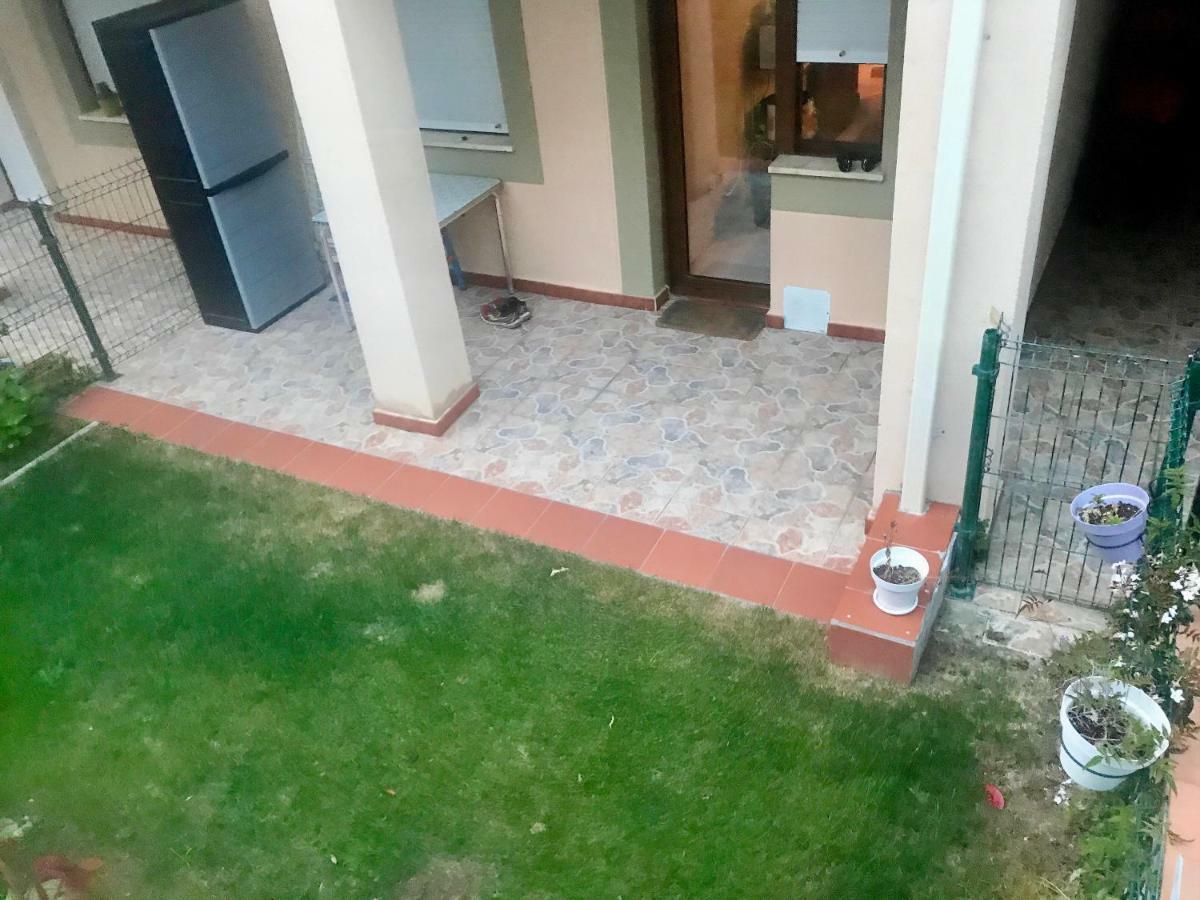 Casa De Las Flores - Apartamento Con Jardin Privado Frente A La Playa De Комільяс Екстер'єр фото