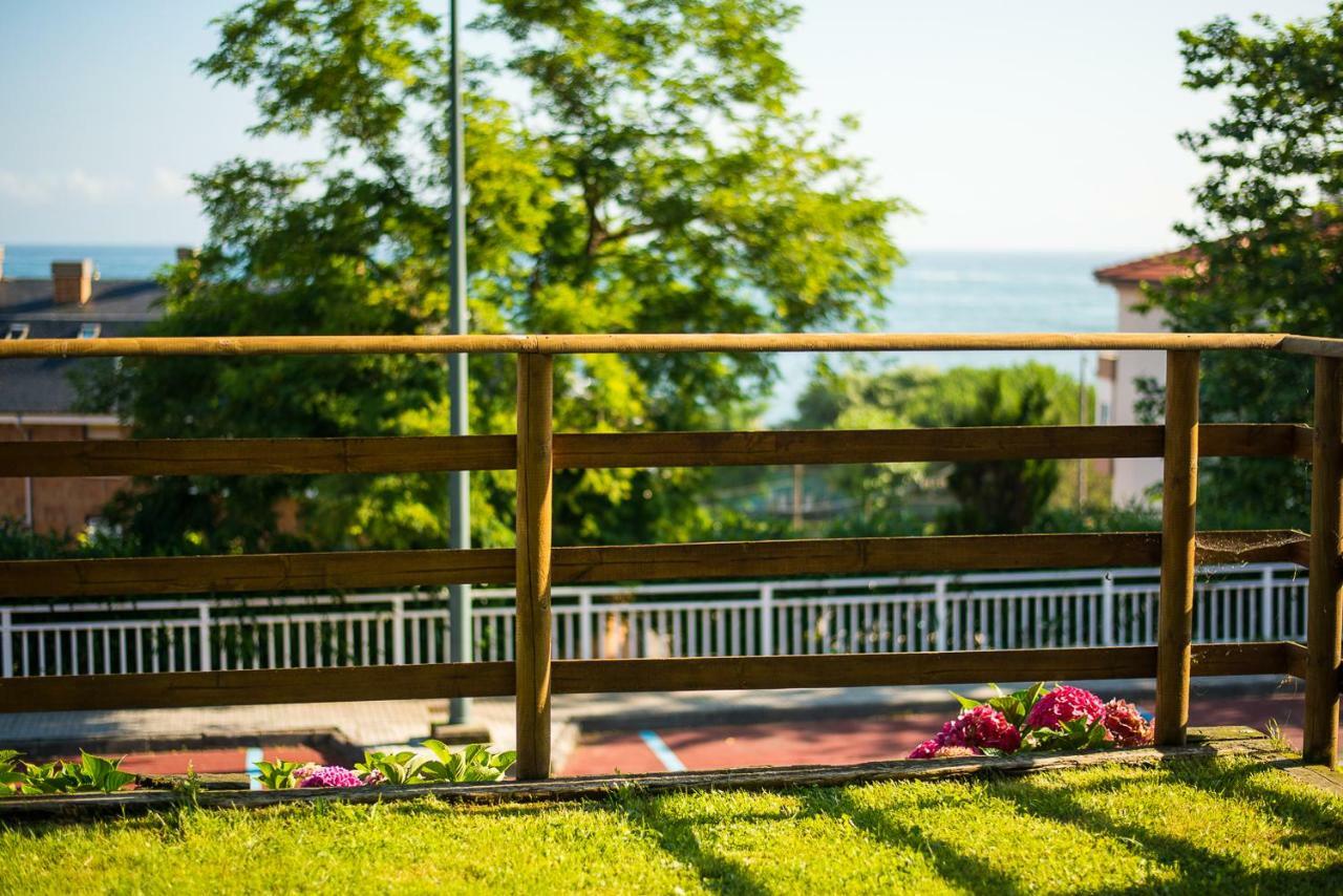 Casa De Las Flores - Apartamento Con Jardin Privado Frente A La Playa De Комільяс Екстер'єр фото