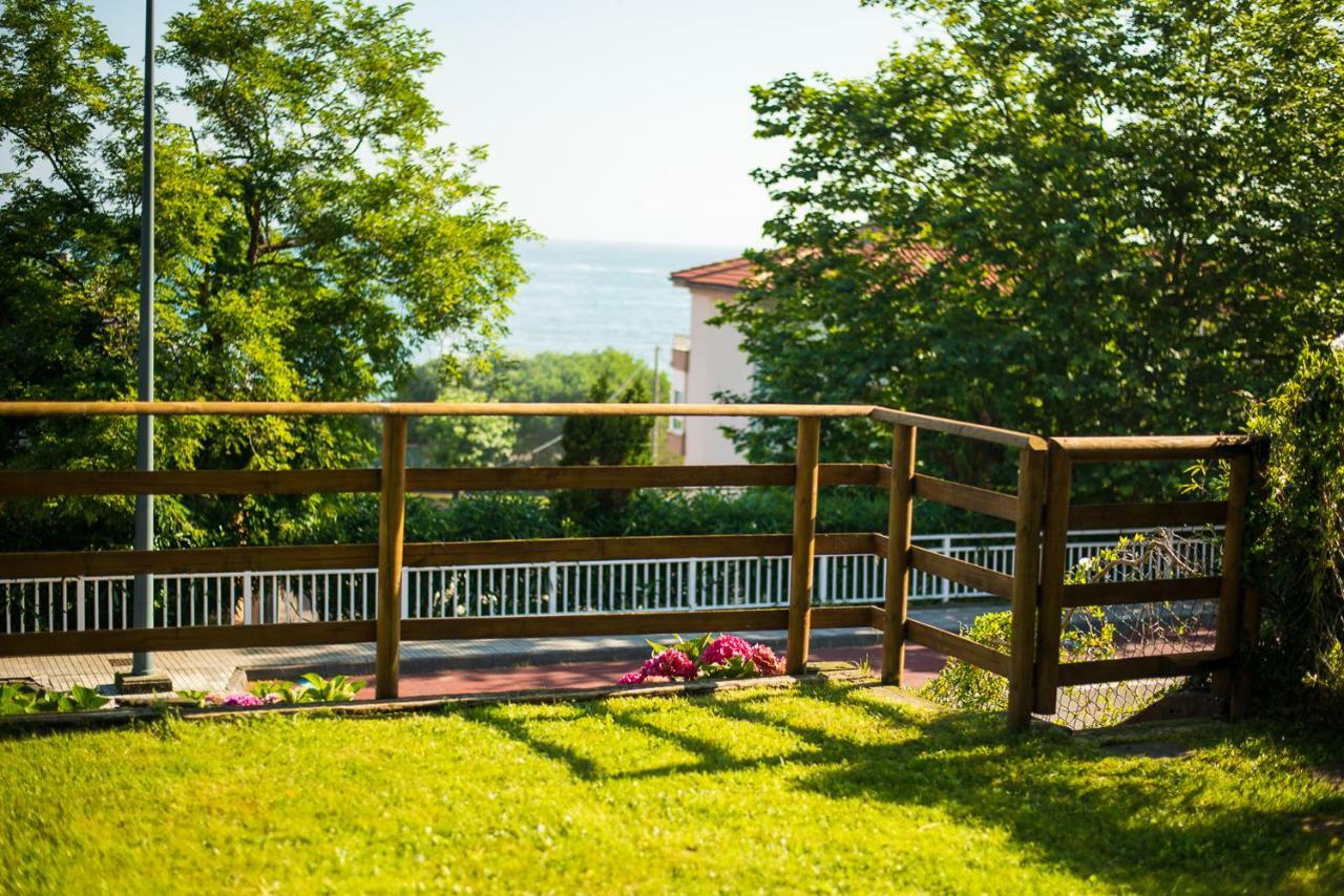 Casa De Las Flores - Apartamento Con Jardin Privado Frente A La Playa De Комільяс Екстер'єр фото