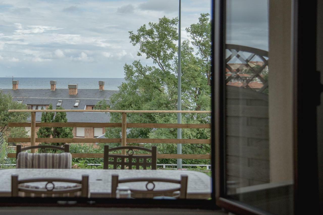 Casa De Las Flores - Apartamento Con Jardin Privado Frente A La Playa De Комільяс Екстер'єр фото